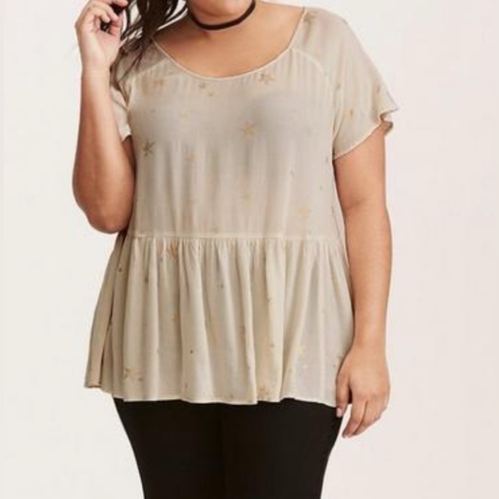 Torrid Cream Gold Foil Star Print Flowy Crepe Ruffle Blouse Short Sleeve. Size 0